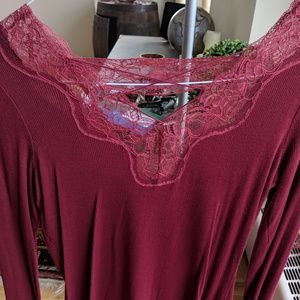 💖💖 Adorable lace detailed top!